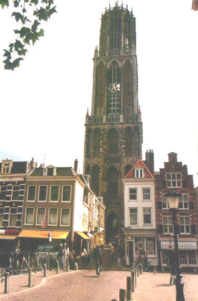 Utrechtcampanile.jpg (53979 byte)