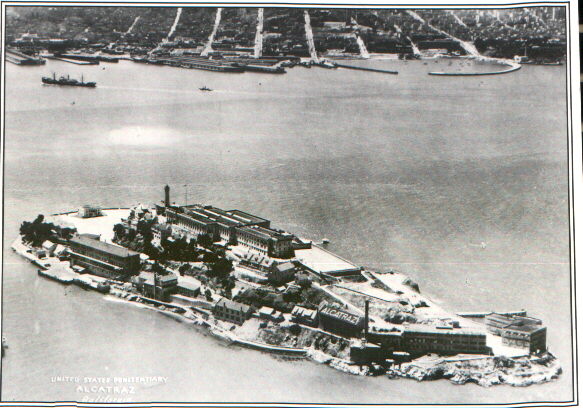 Alcatraz2.jpg (66622 byte)