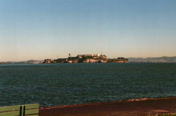 alcatraz.jpg (31904 byte)
