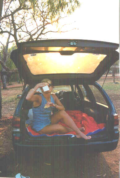 Camping.jpg (54389 byte)