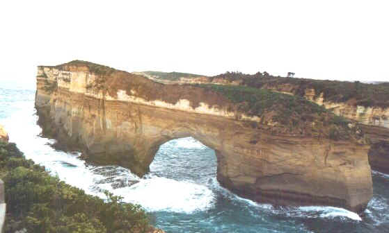 Island Arch.jpg (38311 byte)