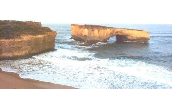 London Bridge.jpg (32271 byte)