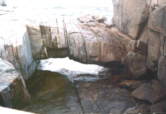 Natural Bridge.jpg (44753 byte)