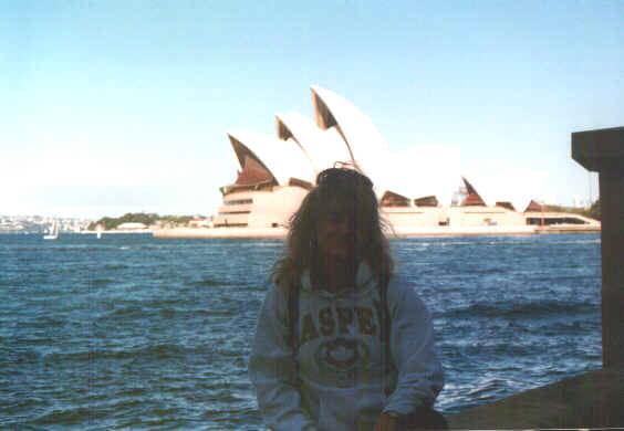 Opera House.jpg (37076 byte)