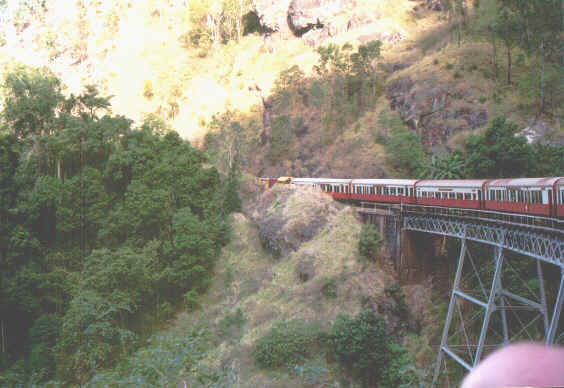 Treno.jpg (63637 byte)