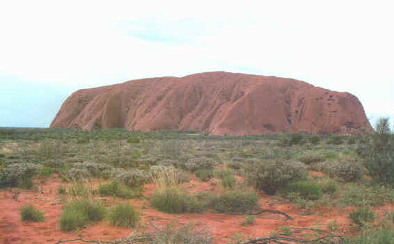 Uluru.jpg (40742 byte)