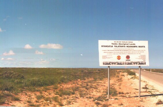 Yalata1.jpg (40051 byte)