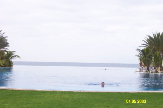 piscina2_giorno1.jpg (22674 byte)