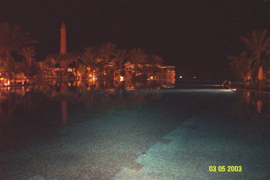 piscina2_sera1.jpg (32491 byte)