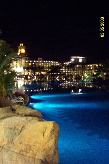 piscina3_sera1.jpg (37180 byte)