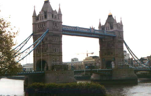 Towerbridge.jpg (45806 byte)