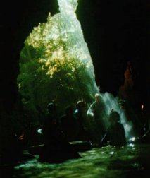 waitomo4a.jpg (10473 byte)