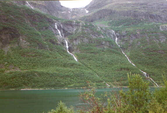 Fiordo1.jpg (54431 byte)