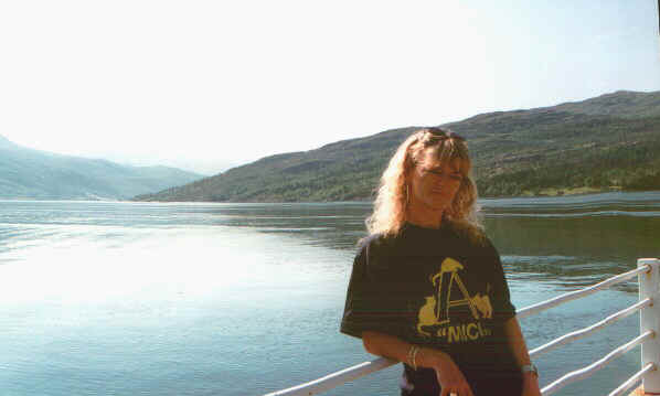 Svartisenlago.jpg (36866 byte)