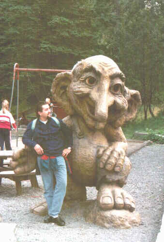 Troll.jpg (61017 byte)