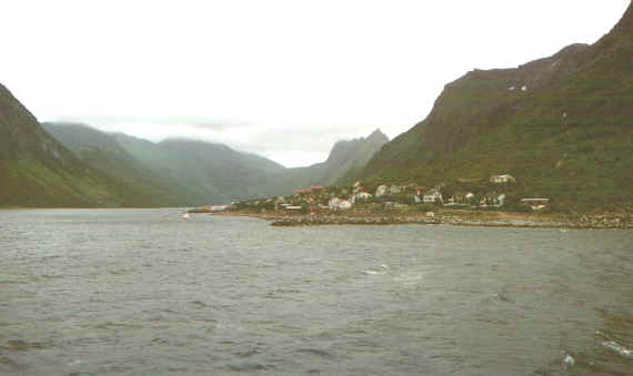 lofopaesi21.jpg (35977 byte)