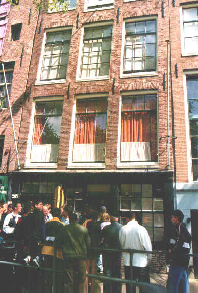 Annafranckmuseo.jpg (71838 byte)