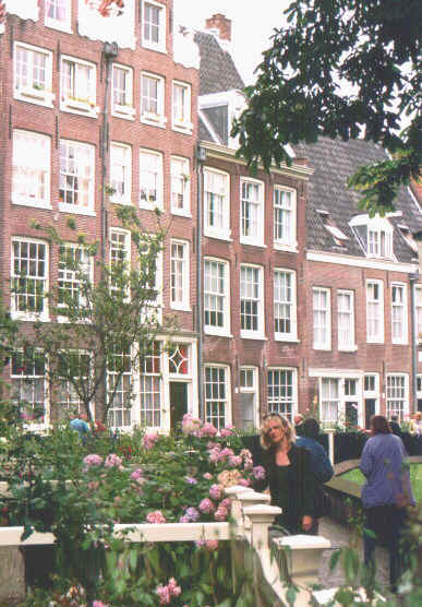 Beghine1.jpg (86191 byte)