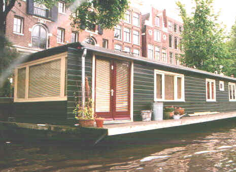 Casagalleggiante1.jpg (73453 byte)