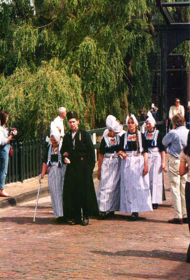 Folklore.jpg (78732 byte)