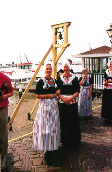 Folklore1.jpg (56107 byte)