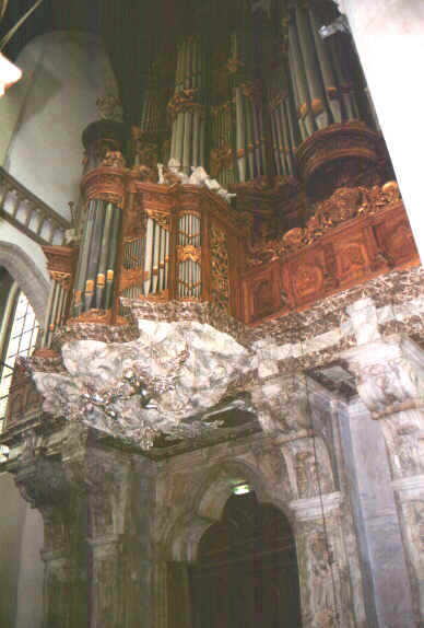 oude kerk.jpg (54773 byte)