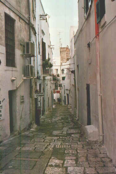 Ostuni1.jpg (44902 byte)