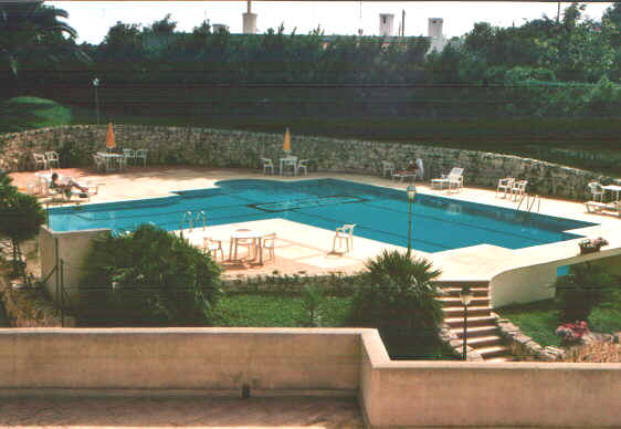 Ostunihotel.jpg (52514 byte)