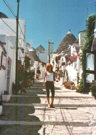 alberobello2.jpg (58244 byte)