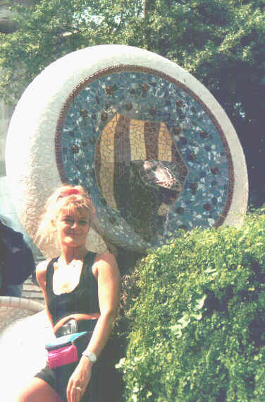 Guell1.jpg (72227 byte)