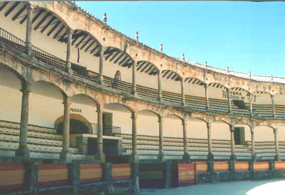 Rondaplazadetoros.jpg (56825 byte)