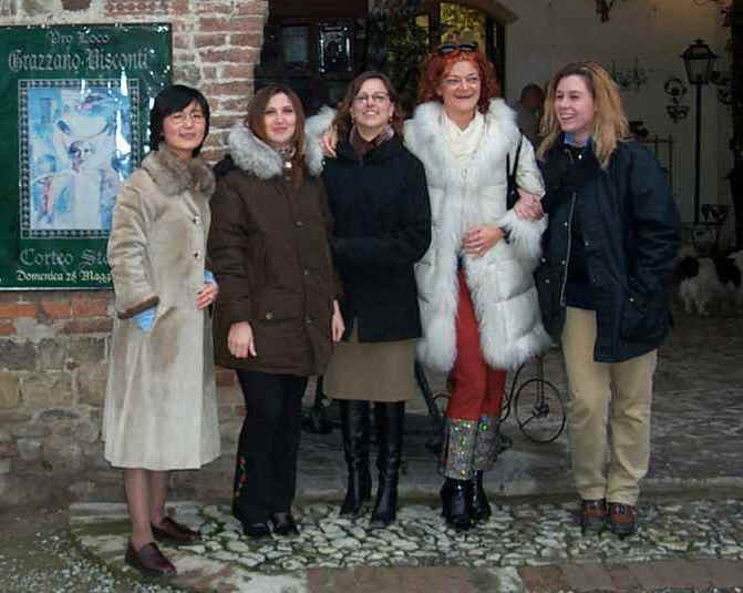 1Le donne.jpg (63261 byte)